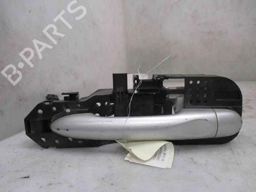 Używane Klamka zewnętrzna drzwi przednich prawych RENAULT SCÉNIC III (JZ0/1_) 2.0 dCi (JZ0Y, JZ26) (150 hp) 26623418