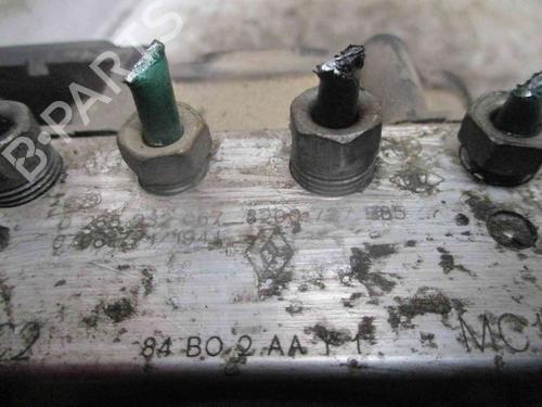Used ABS pump RENAULT SCÉNIC II (JM0/1_) 1.5 dCi (JM1F) (86 hp) 19715679