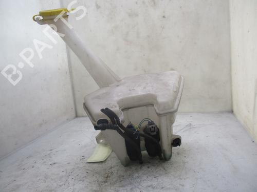Used Windscreen washer tank TOYOTA YARIS (_P13_) 1.0 (KSP130_, KSP130) (69 hp) 24399944