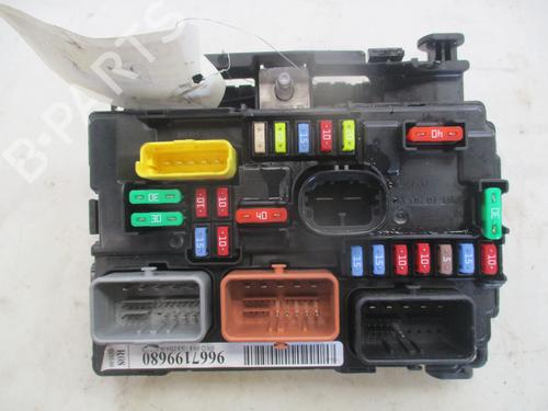 Used Fuse box Fuse box 37185394 37185394
