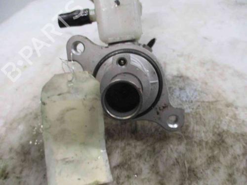 Used Brake master cylinder RENAULT KOLEOS I (HY_) 2.0 dCi 4x4 (HY0K) (150 hp) 21834127