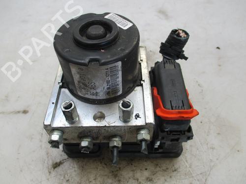 Used ABS pump TOYOTA YARIS (_P9_) 1.3 VVT-i (SCP90_, SCP90R) (87 hp) 24972366