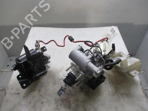 Used ABS pump TOYOTA YARIS (_P13_) 1.5 Hybrid (NHP130_, NHP130) (101 hp) 30739305