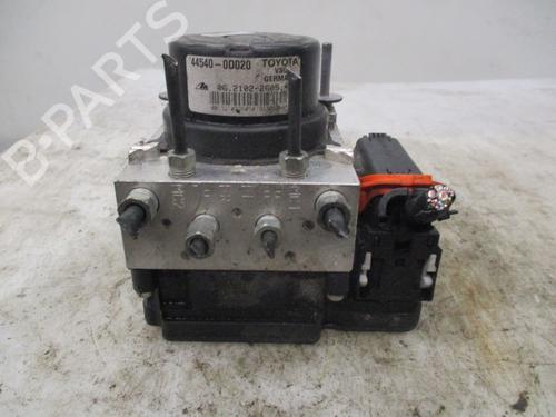 Used ABS pump TOYOTA YARIS (_P13_) 1.0 (KSP130_, KSP130) (69 hp) 26638285