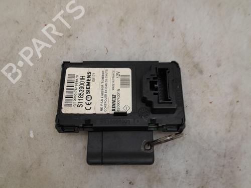 Used Card reader RENAULT MEGANE II (BM0/1_, CM0/1_) 1.5 dCi (BM0F, BM0T, BM2B, CM0F, CM0T) (82 hp) 31795641