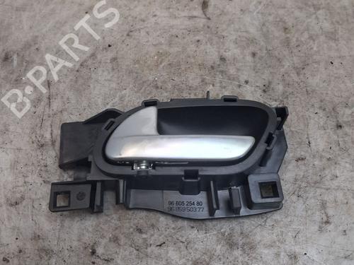 Used Front left interior door handle Front left interior door handle 39415677 39415677