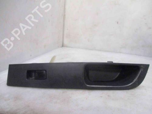 Used Right front window switch NISSAN MICRA III (K12) 1.2 16V (80 hp) 24009884