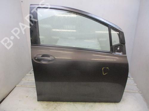 Dør højre fortil TOYOTA YARIS (_P9_) 1.4 D-4D (NLP90_, NLP90R) (90 hp) 31575278