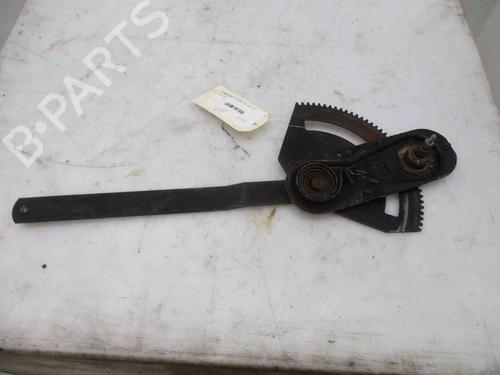 Fensterheber rechts vorne für RENAULT MASTER I Van (T__) 28-35 2.0 (80 hp) 30723128