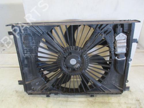radiator-fan-mercedes-benz-a-class-w176-2012-2013-2014-2015-2016-2017-2018-32714778 main image