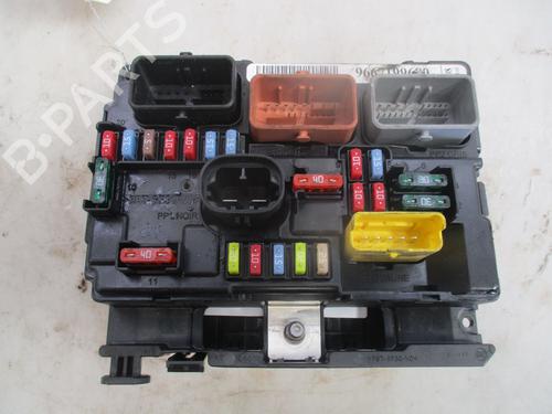 Used Fuse box Fuse box 38939442 38939442