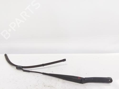 Used Front windshield wiper arm SEAT ATECA (KH7, KHP) 1.0 TSI (115 hp) 18262368