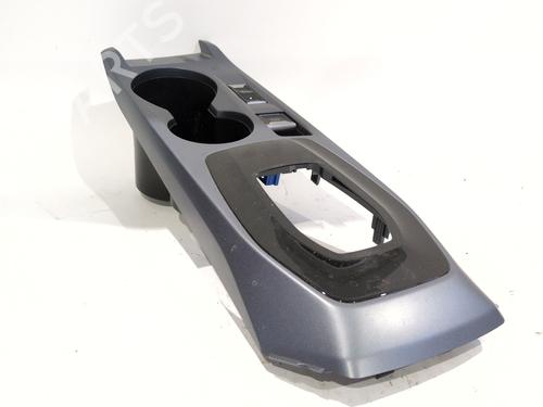 Used Middle console PEUGEOT 2008 II (UD_, US_, UY_, UJ_, UR_, UC_) 1.2 PureTech 130 (USHNS, URHNS) (130 hp) 30383450