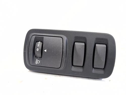 Used Headlight adjuster motor Headlight adjuster motor RENAULT KADJAR (HA_, HL_) 1.3 TCe 160 (HLN2) (158 hp) 35895600 35895600