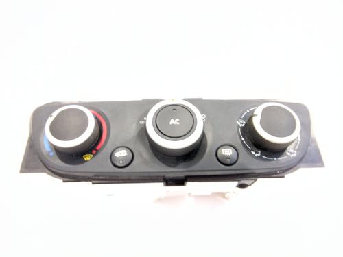 climate-control-renault-megane-iii-hatchback-bz01_-b3_-2008-38287196 main image