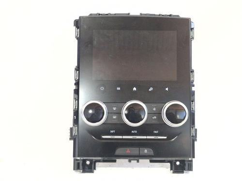 display-monitor-renault-megane-iv-saloon-2016-37027922 main image