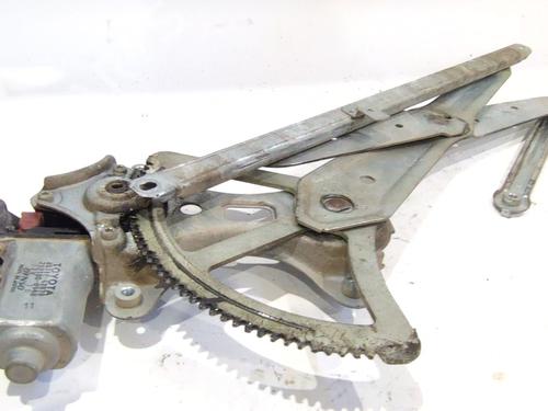 Front right window mechanism TOYOTA RAV 4 II (_A2_) 1.8 (ZCA25_, ZCA26_, ZCA25W, ZCA26W) | BP28808617C23 