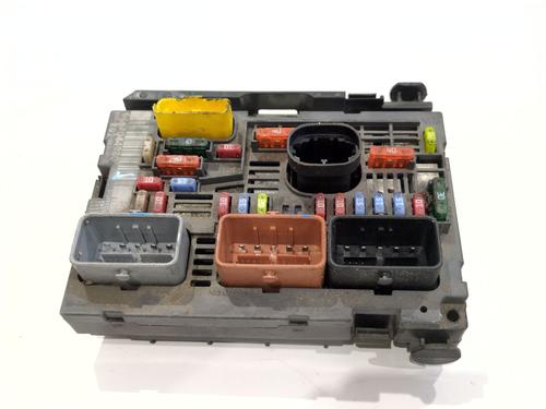 Used Fuse box Fuse box 39552370 39552370