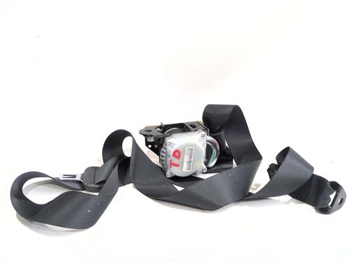 rear-right-seatbelt-renault-kadjar-ha_-hl_-2015-32666868 main image