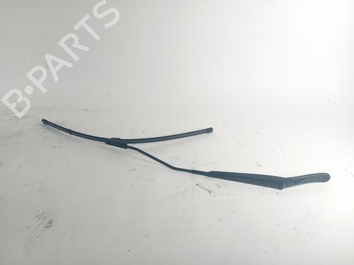 Used Front windshield wiper arm RENAULT LAGUNA III (BT0/1) 2.0 dCi (BT07, BT0J, BT14, BT1A, BT1S) (131 hp) 17817092