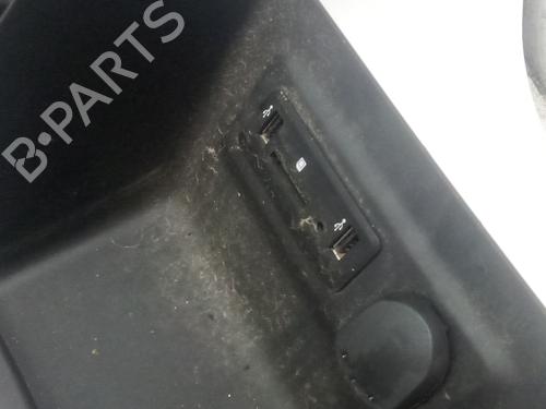 Armrest / Center console RENAULT MEGANE IV Hatchback (B9A/M/N_) 1.6 dCi 130 (B9A4) | BP30157484I20