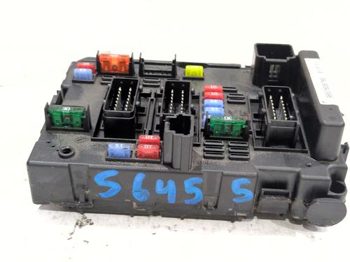 Used Fuse box Fuse box 39240599 39240599
