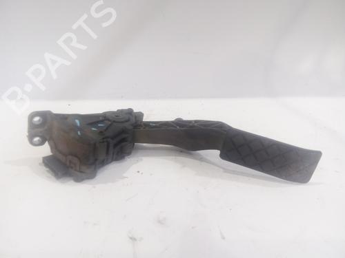 Pedal VW TRANSPORTER T5 Bus (7HB, 7HJ, 7EB, 7EJ) 2.5 TDI (130 hp) 24338144