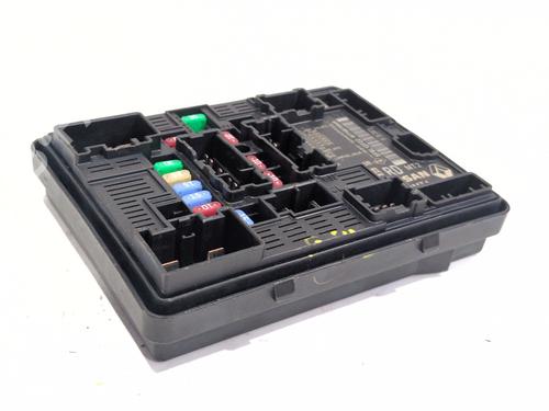 Used Fuse box Fuse box 37027865 37027865