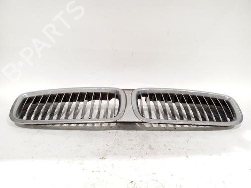Used Grille BMW 7 (E65, E66, E67) 735 i, Li (272 hp) 17819703