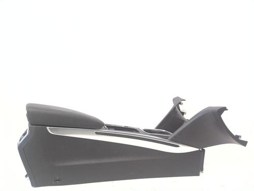 Used Armrest / Center console Armrest / Center console RENAULT MEGANE IV Hatchback (B9A/M/N_) 1.5 Blue dCi 115 (B9A6) (116 hp) 33758549 33758549