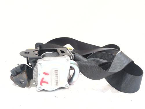 rear-left-seatbelt-renault-kadjar-ha_-hl_-2015-32666903 main image