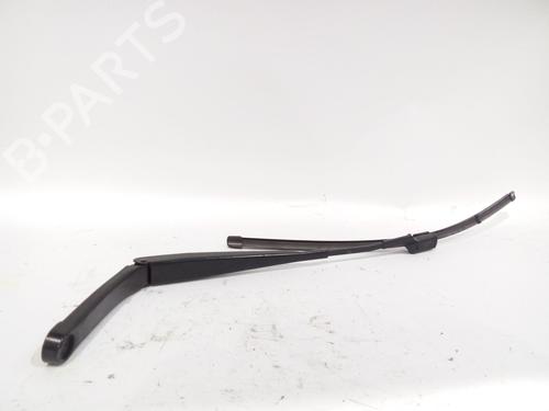 Used Front windshield wiper arm VW GOLF VI (5K1) 1.6 TDI (105 hp) 17821508