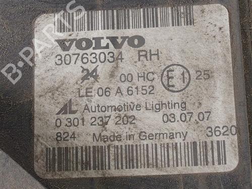 Right headlight VOLVO S40 I (644) 1.8 | BP24700394C29 