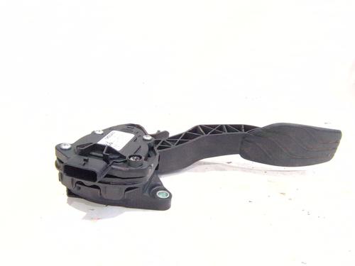 pedal-renault-kadjar-ha_-hl_-2015-35894396 main image