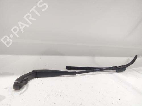 Used Front windshield wiper arm PEUGEOT 3008 II SUV (MC_, MR_, MJ_, M4_) 1.2 THP/ PureTech 130 (MRHNSM, MRHNSU, MRHNSJ, MRHNYW,... (131 hp) 23389164