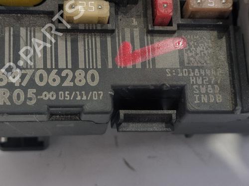Fuse box PEUGEOT 308 I (4A_, 4C_) 1.6 HDi | BP30052811E1 
