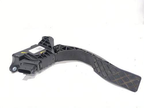 pedal-audi-a4-b9-8w2-8wc-2015-32720080 main image