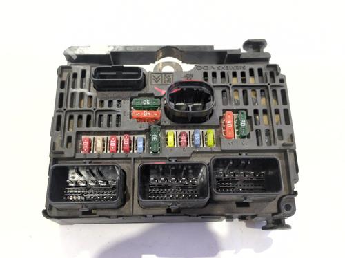 Used Fuse box Fuse box 38087613 38087613