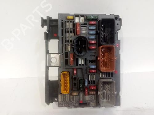 Used Fuse box Fuse box 37992108 37992108
