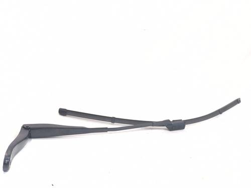 front-windshield-wiper-arm-renault-rafale-coupe-dgm_-2023-33934280 main image