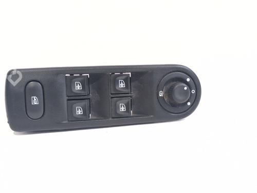 Used Left front window switch RENAULT CAPTUR I (J5_, H5_) 0.9 TCe 90 (90 hp) 30458995