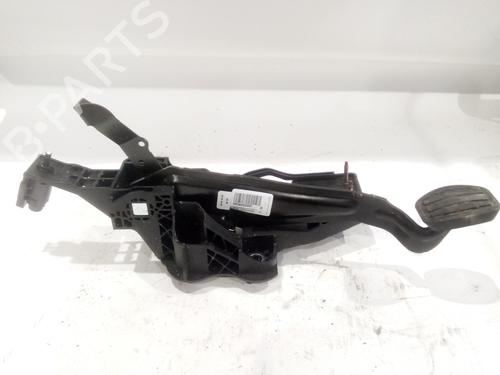 Used Break pedal PEUGEOT 3008 II SUV (MC_, MR_, MJ_, M4_) 1.2 THP/ PureTech 130 (MRHNSM, MRHNSU, MRHNSJ, MRHNYW,... (131 hp) 23389168