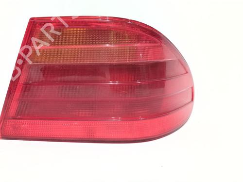 Used Right taillight MERCEDES-BENZ E-CLASS (W210) E 300 Turbo-D (210.025) (177 hp) 32098609