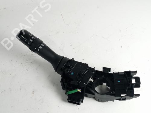 Used Headlight switch TOYOTA YARIS (_P13_) 1.5 Hybrid (NHP130_, NHP130) (101 hp) 17817222