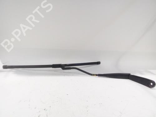 Used Front windshield wiper arm VOLVO V40 Hatchback (525) D2 (120 hp) 23137170