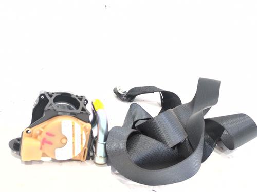 rear-left-seatbelt-renault-kadjar-ha_-hl_-2015-32410594 main image