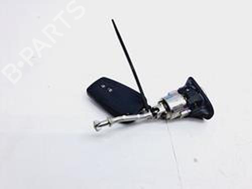 Used Left front suspension arm TOYOTA COROLLA Hatchback (_E21_, _EA1_, _EH1_) 1.8 Hybrid (ZWE211, ZWE219) (122 hp) 15649435