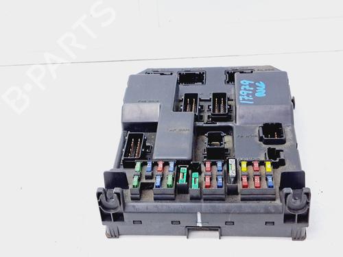 Used Fuse box Fuse box 15673686 15673686