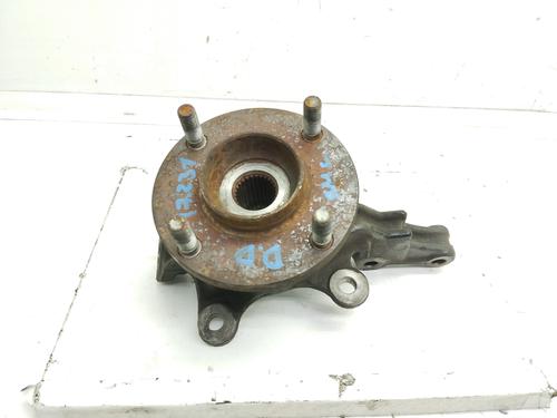 Used Right front steering knuckle NISSAN ALMERA II (N16) 2.2 Di (110 hp) 19330519