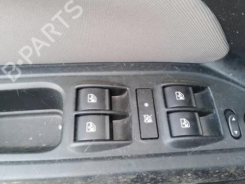 Mando elevalunas delantero izquierdo Mando elevalunas delantero izquierdo FIAT TIPO (160_) [1987-1997] 35816773 35816773